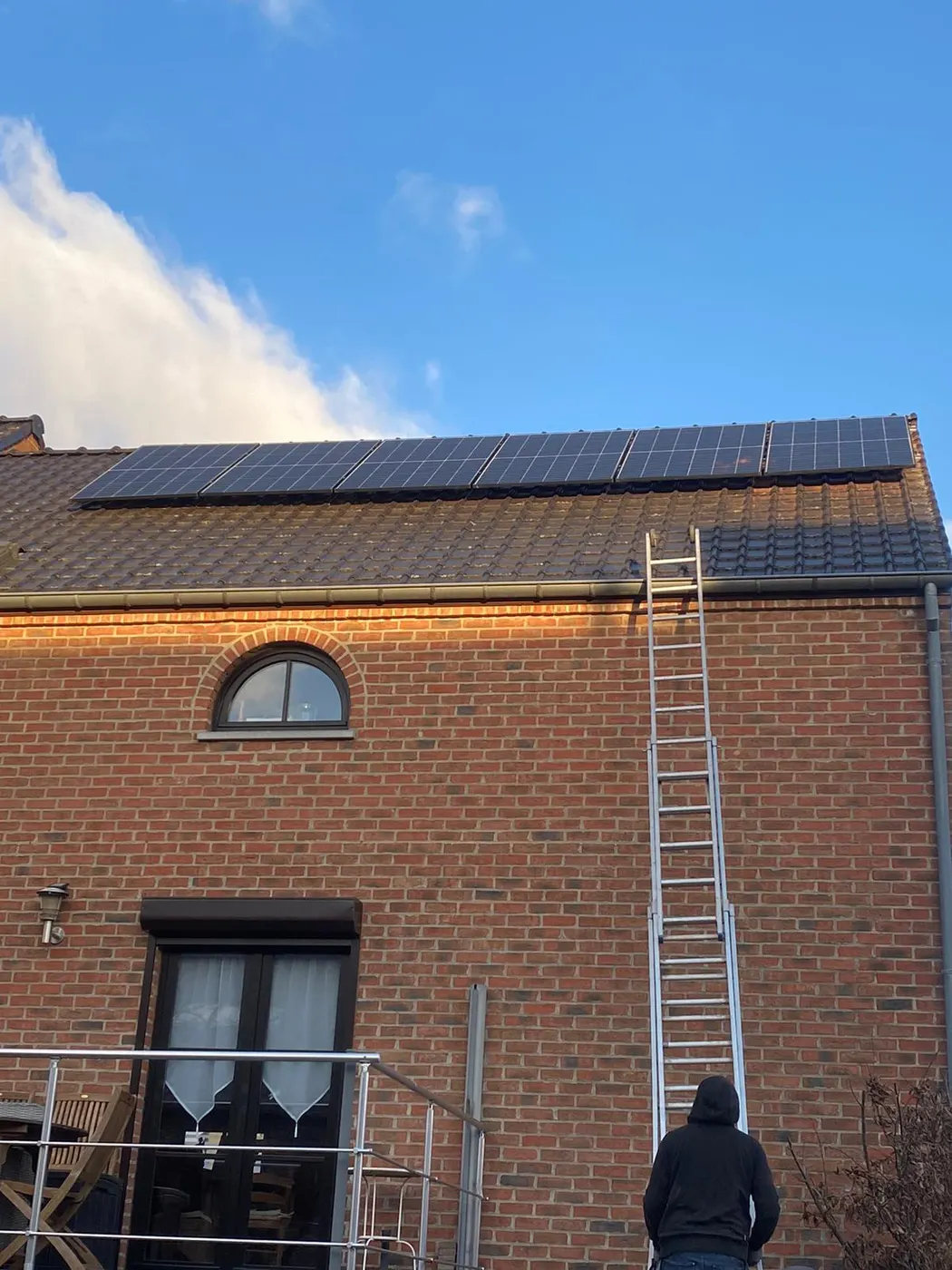 Quel onduleur choisir pour ses panneaux solaires : string, micro-onduleur ou optimiseurs ?